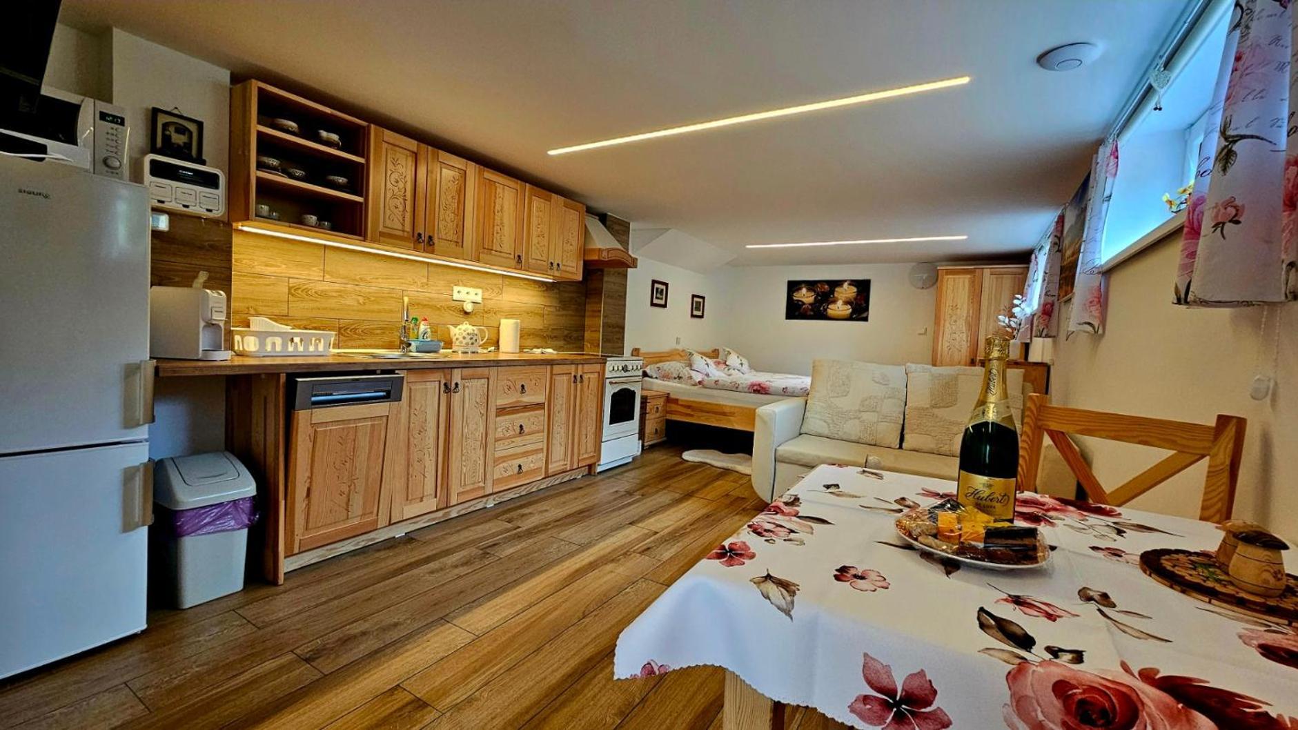 Romanticke Ubytovanie Holiday House Daniela & Studio Julia Zdiar Ngoại thất bức ảnh
